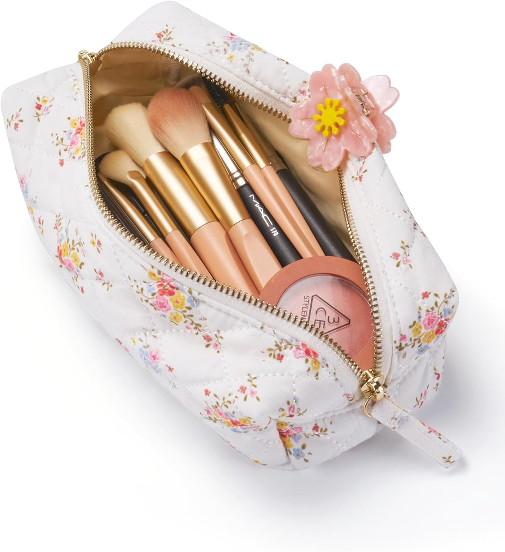 Floral Quilted Makeup Bag Set of 3 Piece, Cute Travel Makeup Bags Coquette White Flower Cosmetic Pouch, Aesthetic Cotton Quilt Cloth Toiletry Traveling Bag for Women, Girls