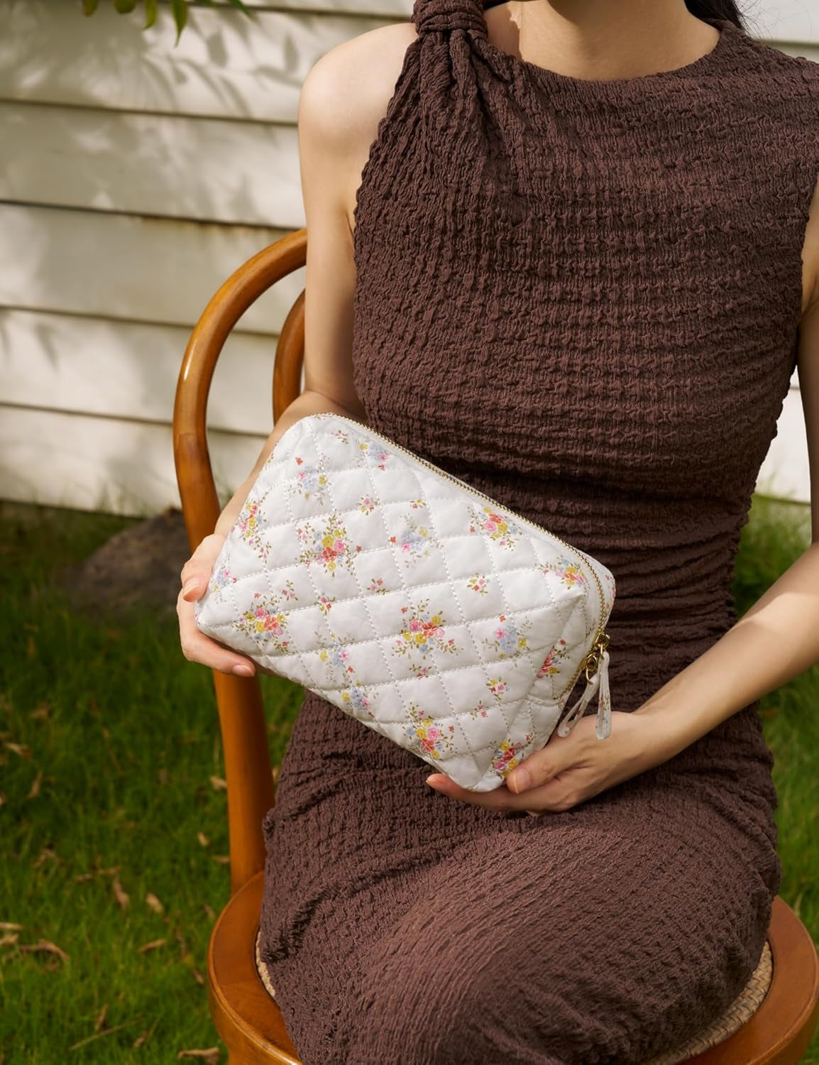 Floral Quilted Makeup Bag Set of 3 Piece, Cute Travel Makeup Bags Coquette White Flower Cosmetic Pouch, Aesthetic Cotton Quilt Cloth Toiletry Traveling Bag for Women, Girls